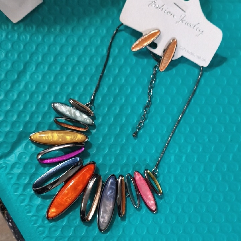 Elegant Multicolor Necklace Set